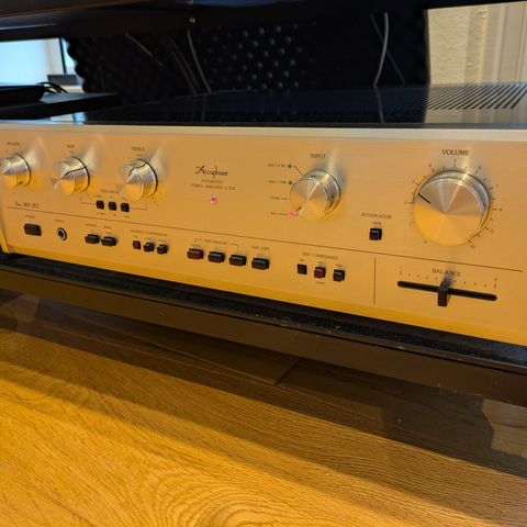 Accuphase e-203 selges