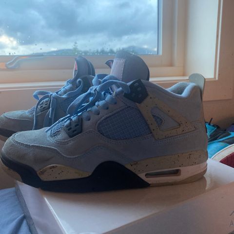 Jordan 4 unc/baby blue