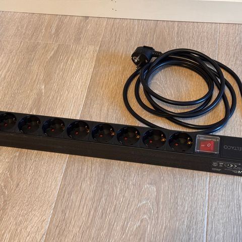 Strømfordelerenhet for rack skap 19"