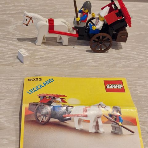 Lego 6023 Maiden's Cart fra Lego Castle Lion Knights serien