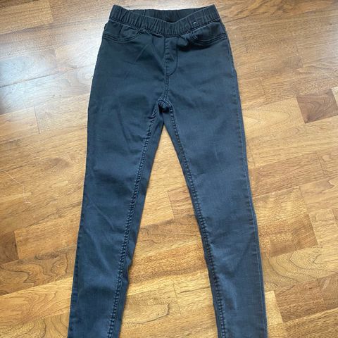 Bukse/leggings str 134 i denim, ikke brukt