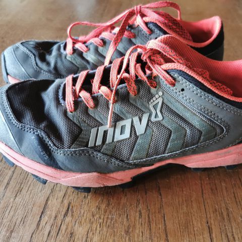 Inov-8 x-claw 275. Str. 37.5