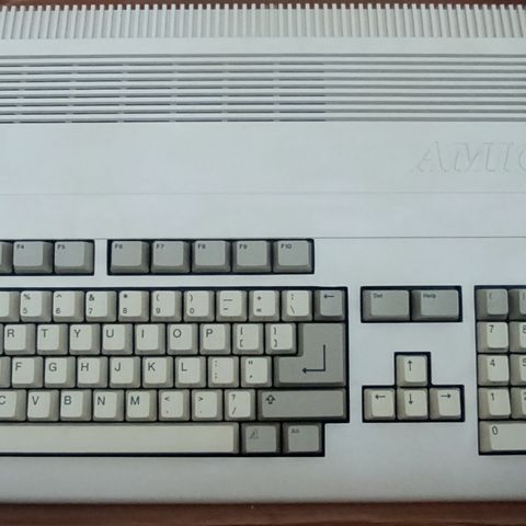 100% Commodore Amiga 500, Ny keyboard membran. Fungererde floppy drive