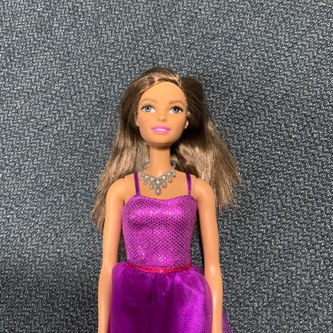 Barbie Glitz dukke brunette