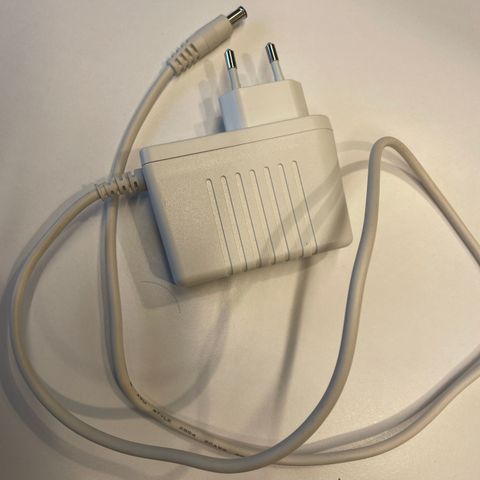 AC Adapter 12V 1,4A 1Strømforskyning