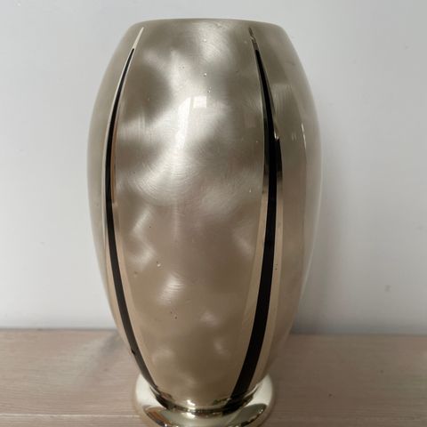 Art deco vase