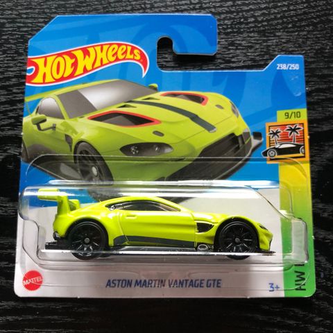 Hot wheels 1:64 ASTON MARTIN VANTAGE GTE x2