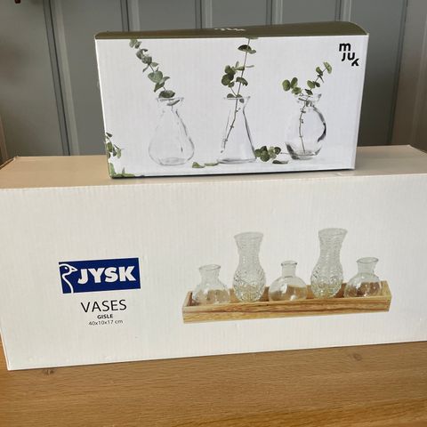 Vaser fra Jysk og Mjuk