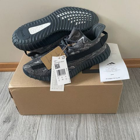 Yeezy 350 V2 Mx Dark Salt