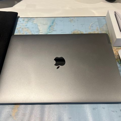 MacBook pro 13 Touch Bar 2019