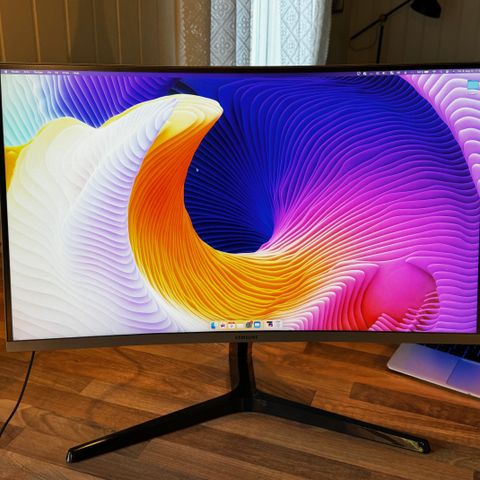 Samsung 27" Curved / 2560x1440p / 144Hz / Passer til GAMING