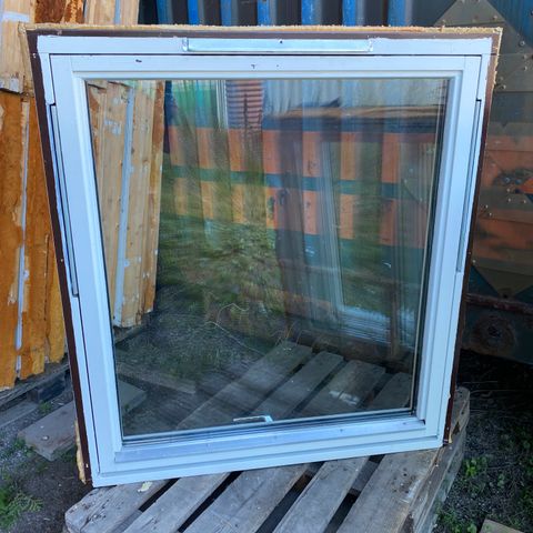 Toppsving vindu 109x119 cm med 3-lags glass selges