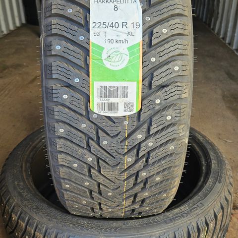 Selger 2stk. ny pigg winter dekk 225/40 R 19, 93 T XL, Nokian Hakkapeliitta 8