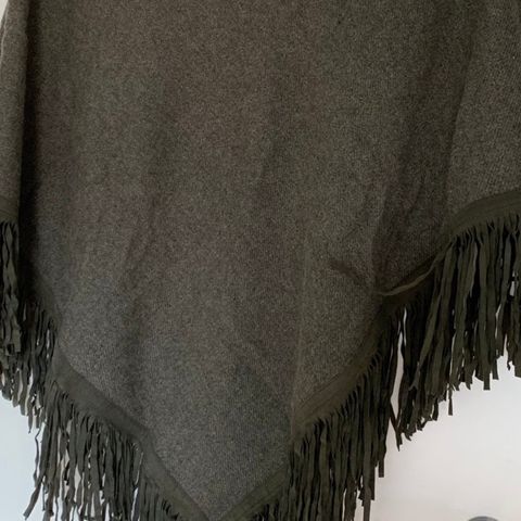 Chantelle Ferrant cashmere poncho