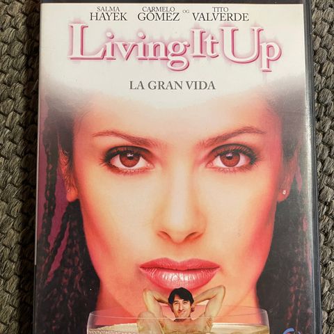 [DVD] Living it up - 2000 (norsk tekst)