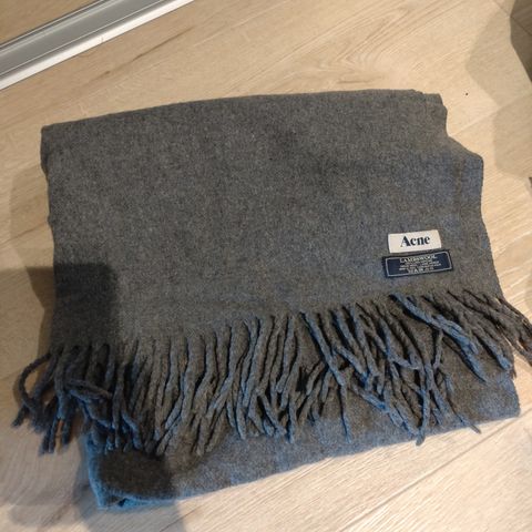 Acne skjerf