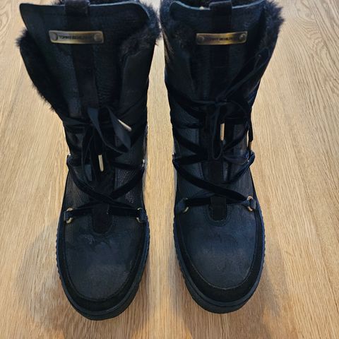 Tommy Hilfiger boots