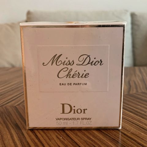 Miss Dior Cherie 2005. Batch Code 5L05 (nov 2005). Forseglet