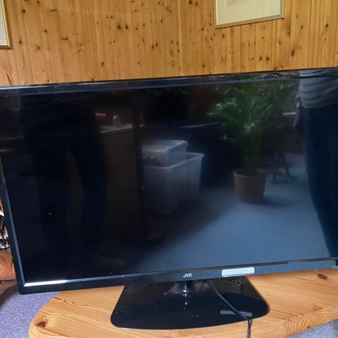 JVC TV 32’ pent brukt