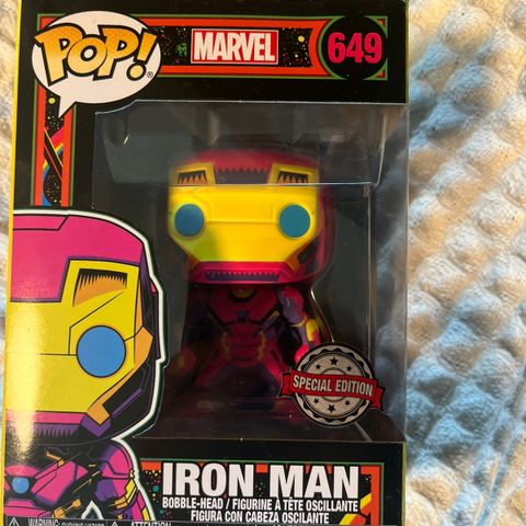 FUNKO POP IRON MAN (BLACKLIGTH MARVEL (649) special edition