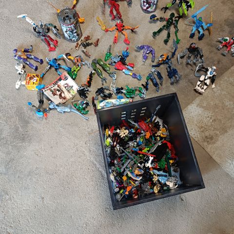 reservert Lego ca 4,5 kg Bionicle  / Hero Factory