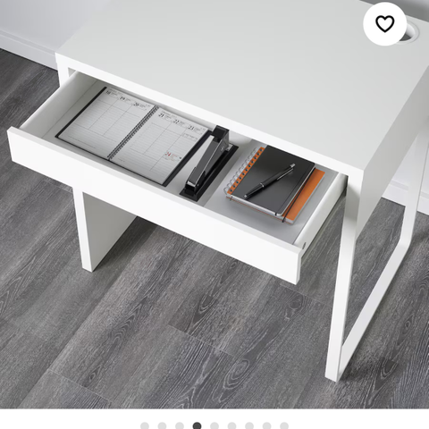 Hvitt IKEA skrivebord