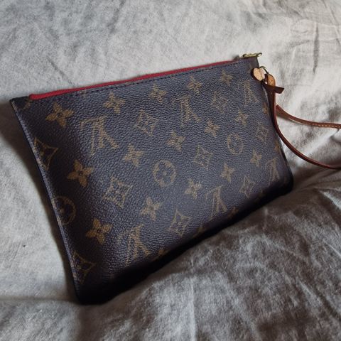 Louis Vuitton pochette