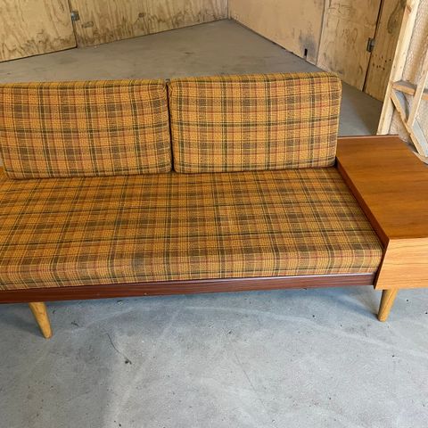 Retro daybed