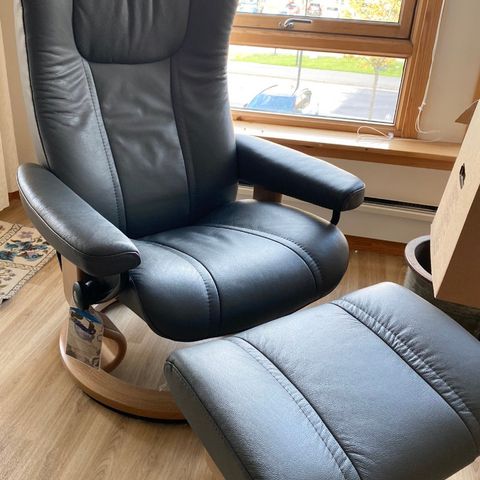 Stressless Wing lenestol med fotskammel