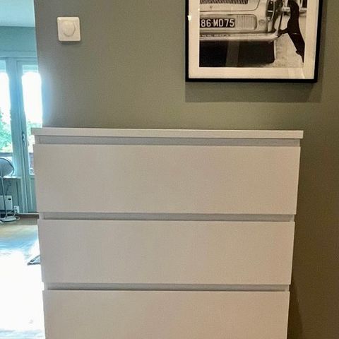 Hvit MALM-kommode fra IKEA