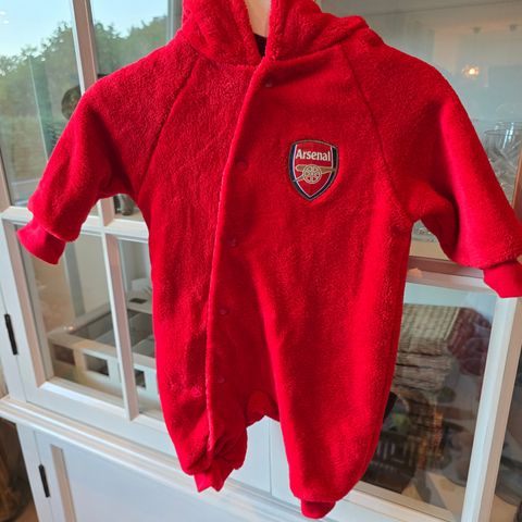 Original Arsenal kosedress, str 0-3 mnd (kun prøvd på)