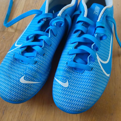 Nike fotballsko 34