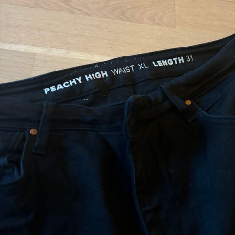 Bikbok Peachy high waist jeans (XL)