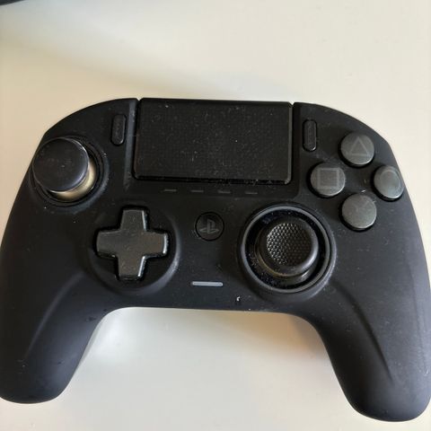 PlayStation 4 og 5 procontroller