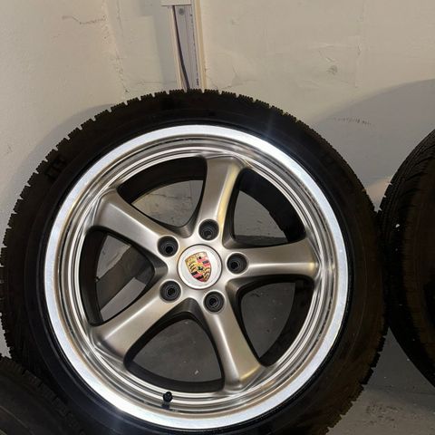 Flotte 5x130 Porsche 18 toms felger med gode Nokian vinterdekk!