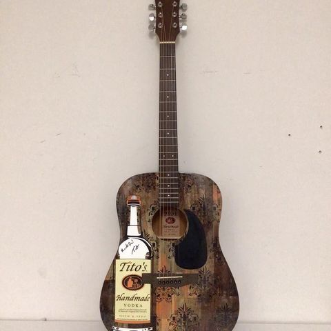 Titos vodka gitar