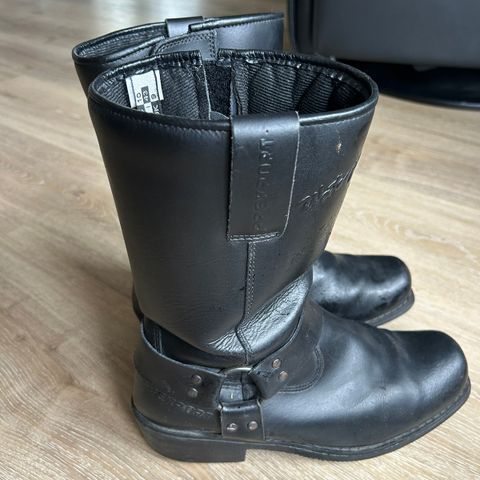 MC BOOTS str 43