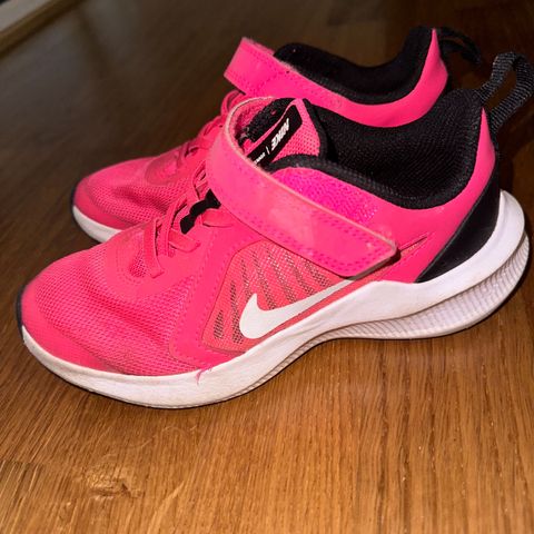 Nike rosa joggesko str. 30