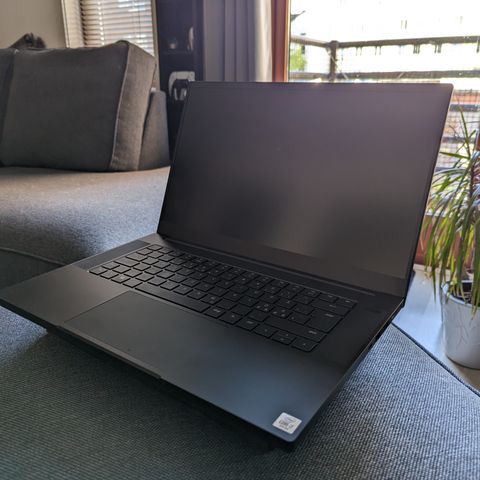 Razer Blade 15 Base, i7, rtx 2070, 144 Hz