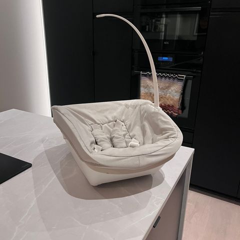 Stokke newborn seat med lekebøyle