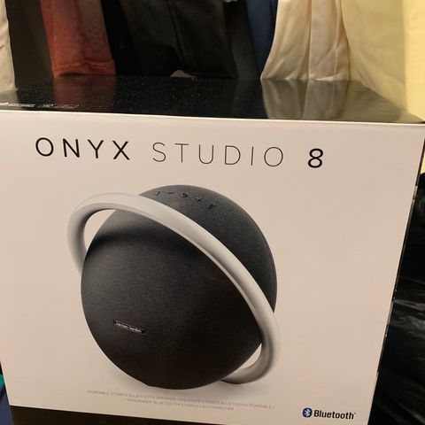 Onyx Studio 8 høytaler