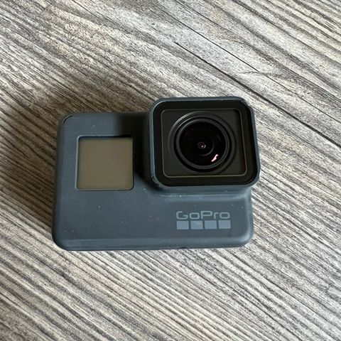 Gopro Hero 5 med minnekort og div utstyr