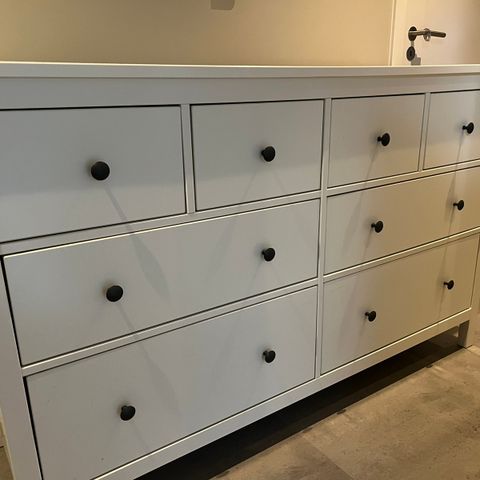 RESERVERT God som ny - Ikea Hemnes kommode med 8 skuffer