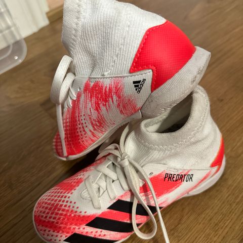 Adidas Predator fotballsko str. 30