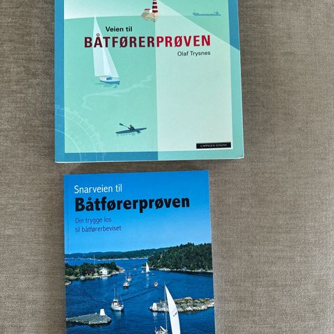 To lærebøker til båtførerprøven