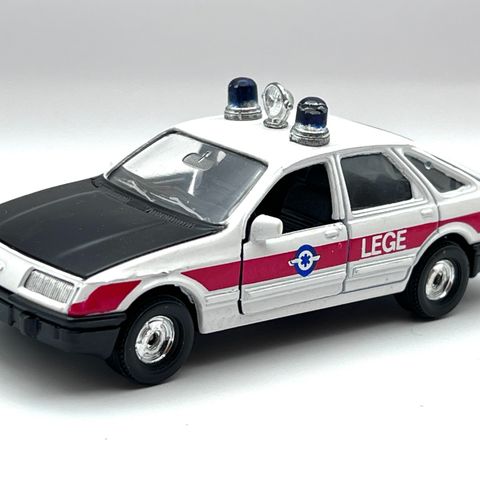 Ford Sierra 2.3 Ghia - Legebil - Corgi 1:36 m. eske