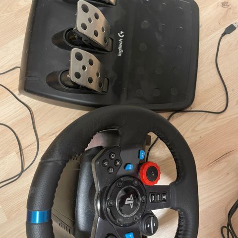 Logitech g29 ratt og pedal