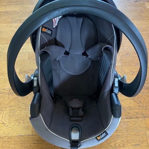 BeSafe IZI Go Modular XI I-Size bilstol med Britax Smile adaptere