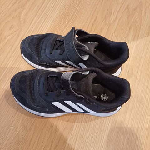 Joggesko Adidas str 30