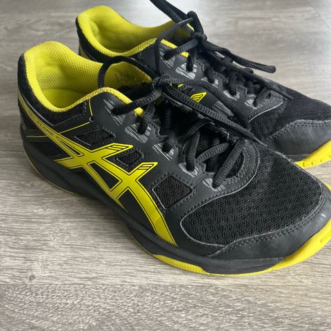 Asics c70nq joggesko str 38 for innendørs bruk